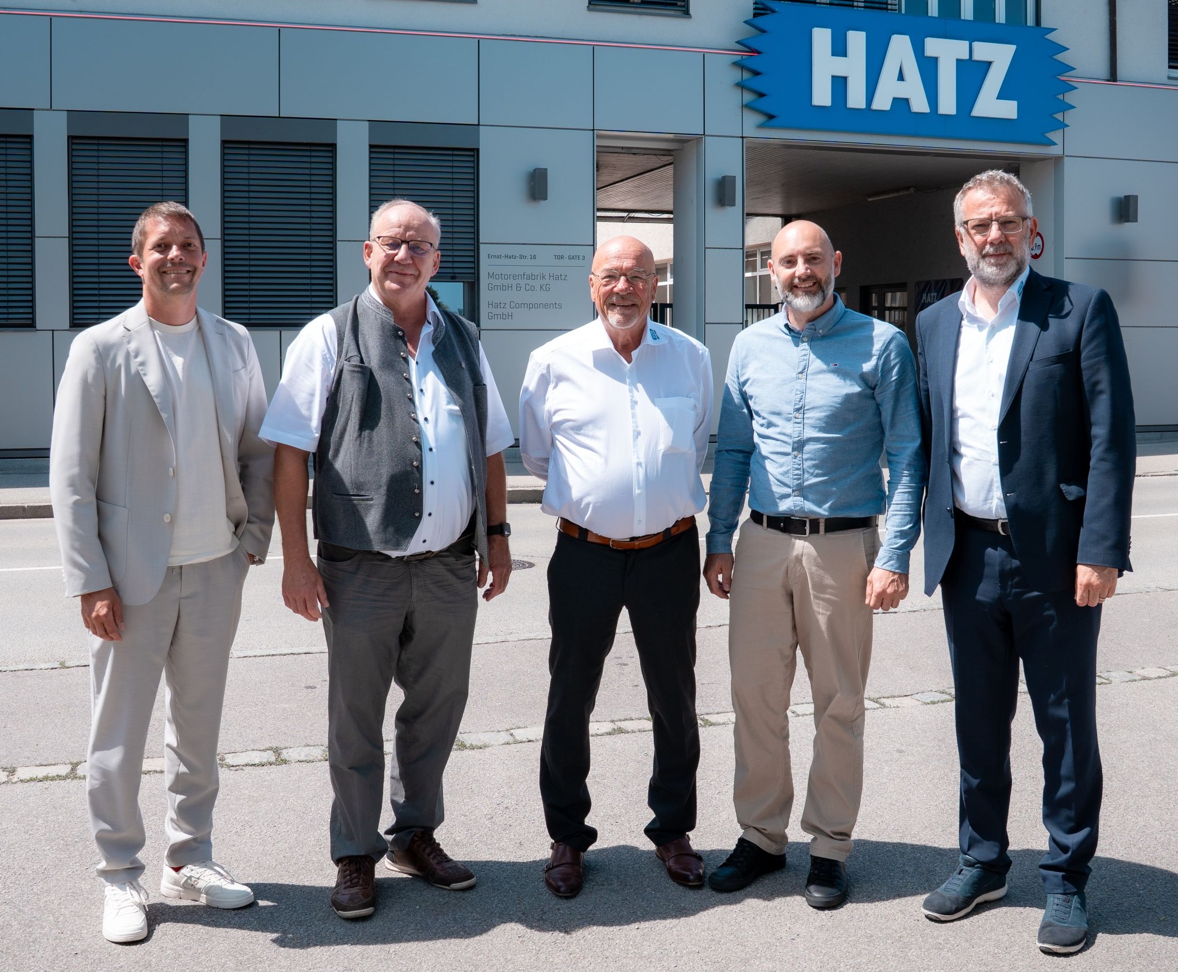 CEO Dr. Simon Thierfelder, MdL Christian Lindinger, Hauptgesellschafter Wolfram Hatz, Bürgermeister Matthias Seil, CFO Josef Höchtl.